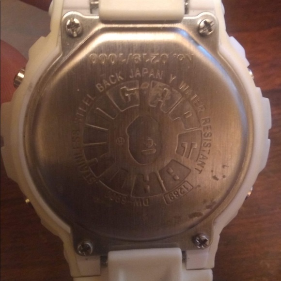 Bathing ape GShock watch collectible - Picture 4 of 5